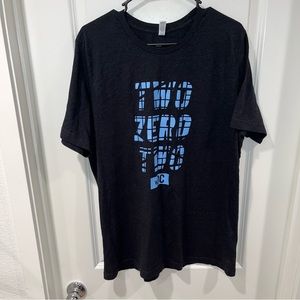 Two zero two we DC graphic tee adult size XL BLACK & blue canvas 90% cotton